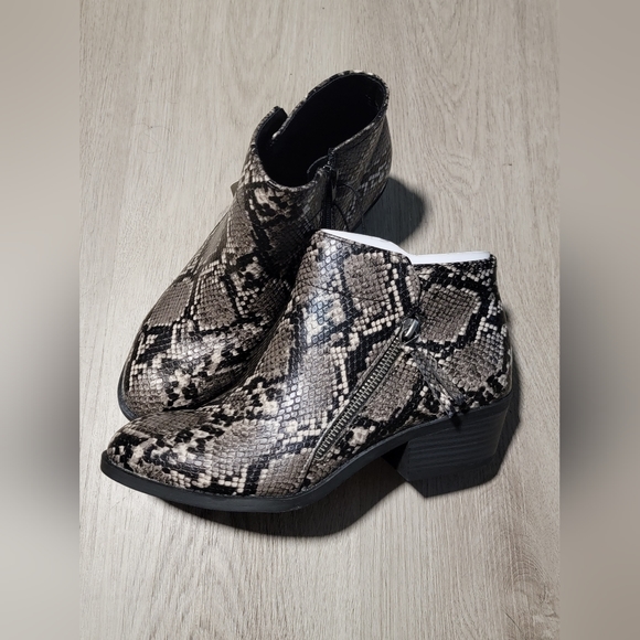 Arizona | Women's Snakesprint Low Boots - Picture 5 of 7